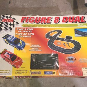 ARTIN Figure 8 Dual kid's battery operated road racing set - no cars